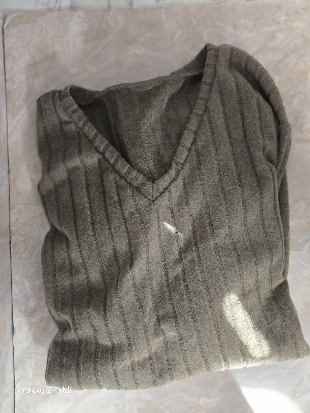 Ribbed V‑Neck Sweater in Olive